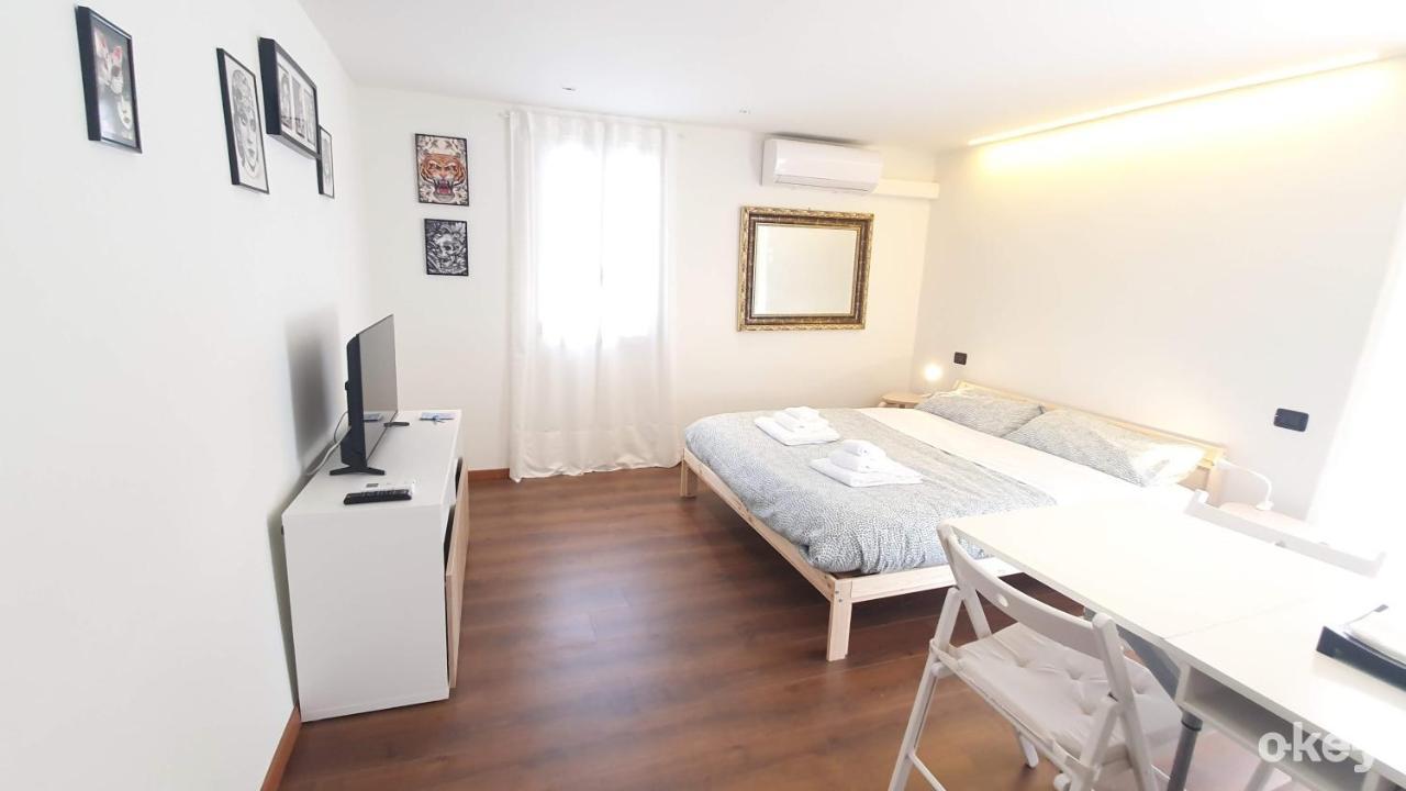 La Terrazza Tra I Tetti Studio - Centro Apartament *